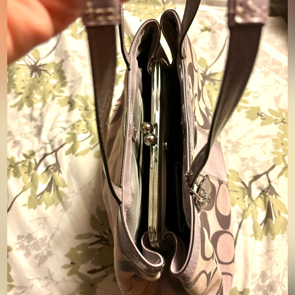 Lavendar coach bag - Picture 5 of 9